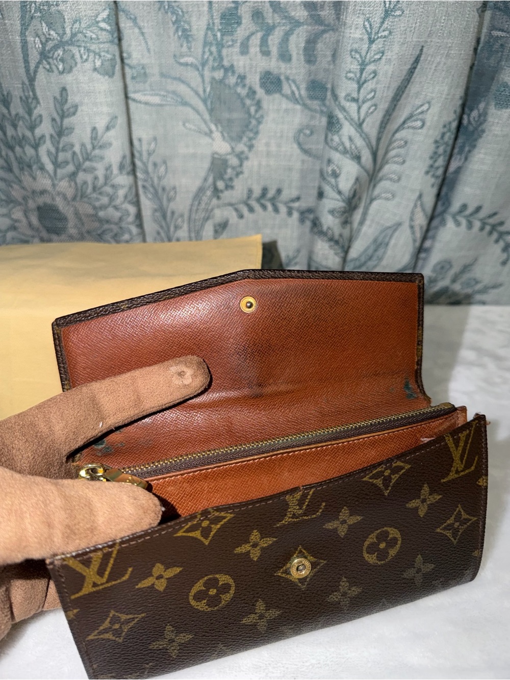 Louis Vuitton Monogram Canvas Sarah Long Wallet - Picture 2 of 6